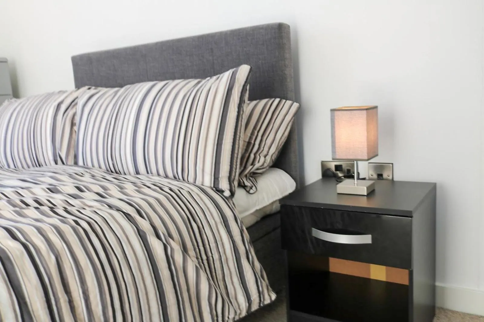 Inviting 2-Bed Apartment In שפילד