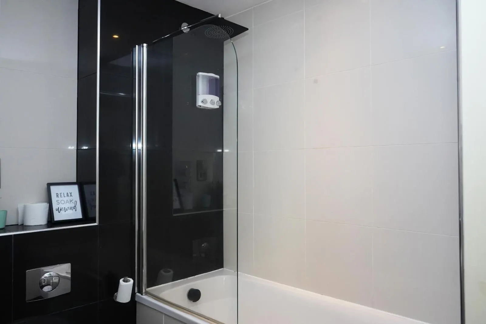 Inviting 2-Bed Apartment In שפילד