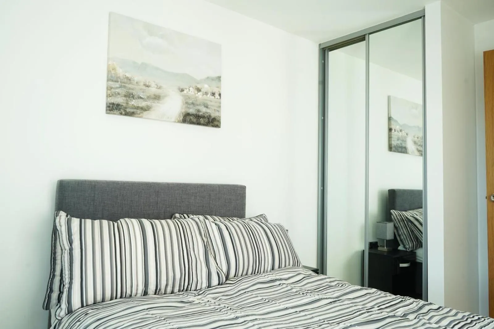 Inviting 2-Bed Apartment In שפילד